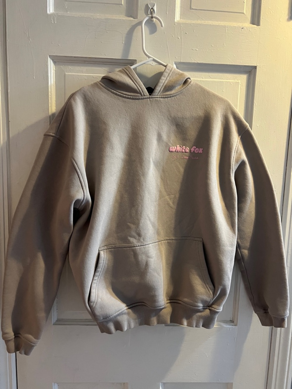 White Fox Lounge Essential Era 8 Mooncake and Pink Sweatshirt XS / S - Picture 2 of 7
